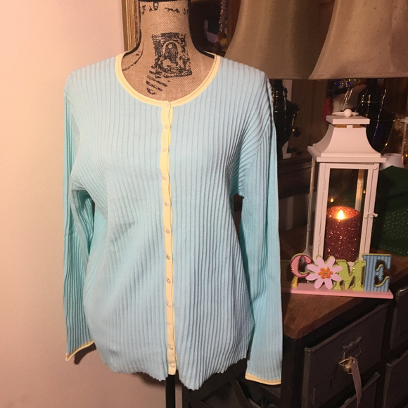 🎉Host Pick🎉Eddie Bauer Sky Blue Cardigan - Picture 2 of 6